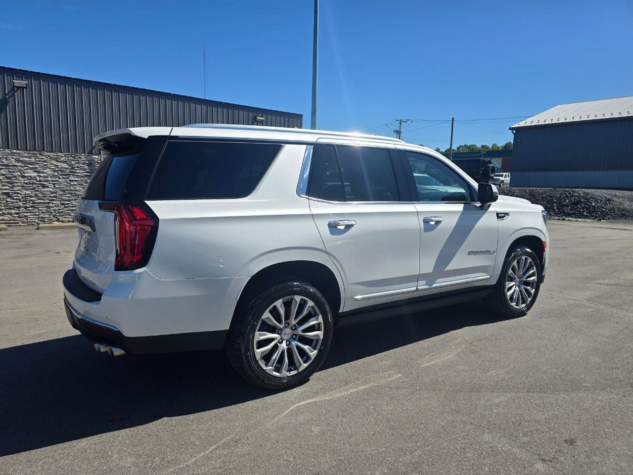 Used 2021 GMC Yukon Denali w/ Denali Premium Package AWD/4WD image 6