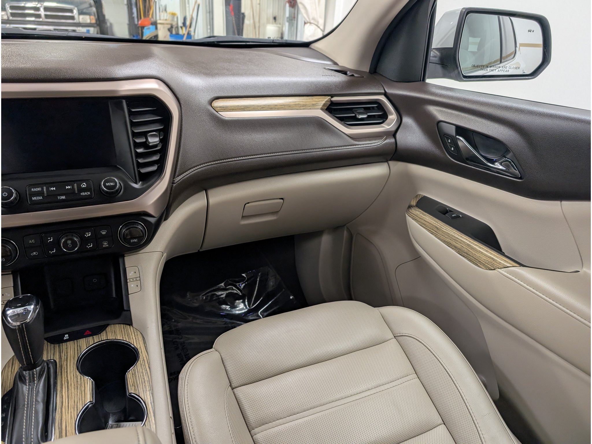 Used 2018 GMC Acadia Denali w/ Technology Package AWD/4WD image 18