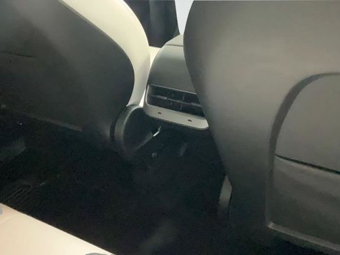 Used 2024 Tesla Model Y Long Range RWD image 21