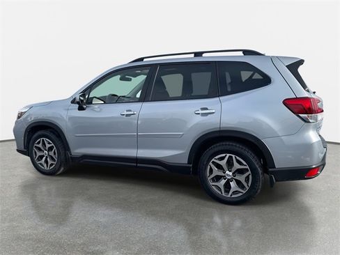 Used 2019 Subaru Forester Premium image 3