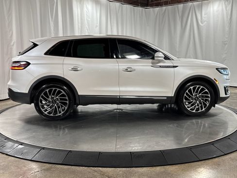 Used 2019 Lincoln Nautilus Reserve AWD/4WD image 6