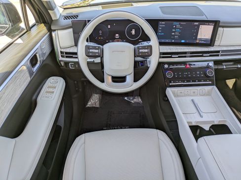 Used 2025 Hyundai Santa Fe Calligraphy image 12