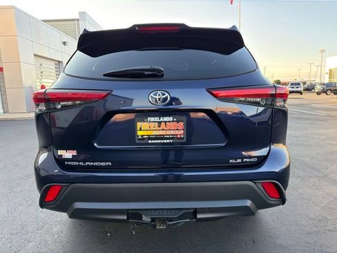 Used 2022 Toyota Highlander XLE AWD/4WD image 7