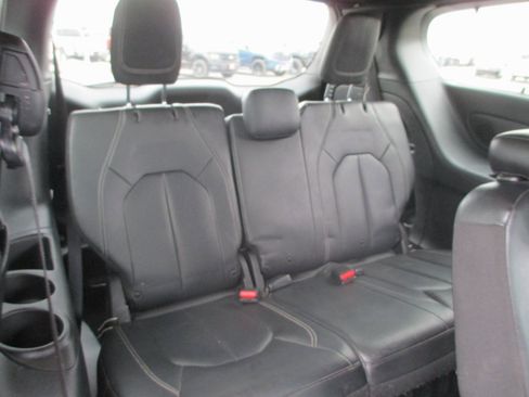 Used 2019 Chrysler Pacifica Touring-L Plus w/ Advanced Safetytec Group image 20