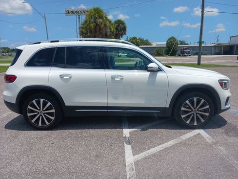 Used 2021 Mercedes-Benz GLB 250 4MATIC image 2