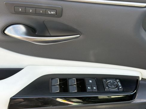 Used 2023 Lexus ES 350 F Sport w/ Accessory Package (Z2) FWD image 23