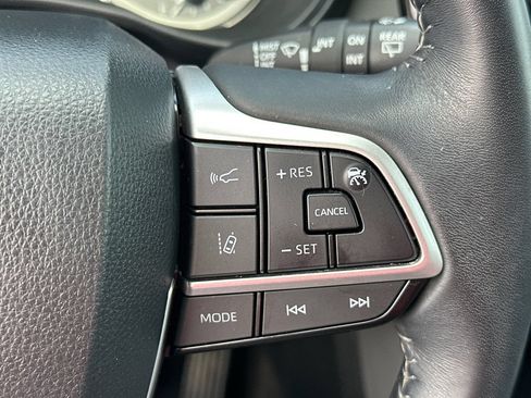 Used 2023 Toyota Highlander LE FWD image 27