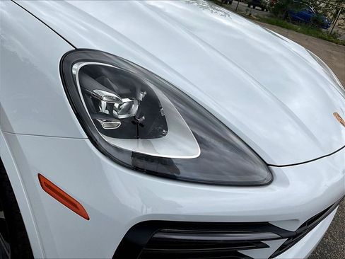 Used 2022 Porsche Cayenne AWD/4WD image 30