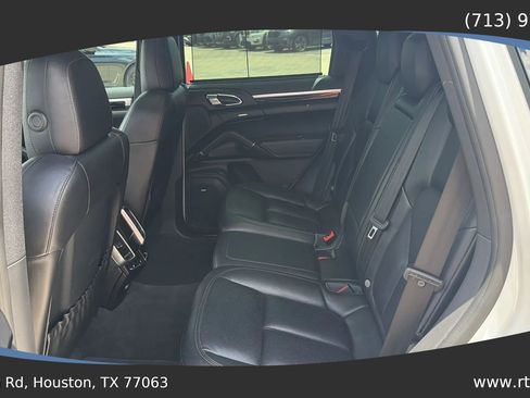 Used 2017 Porsche Cayenne Platinum Edition AWD/4WD image 26