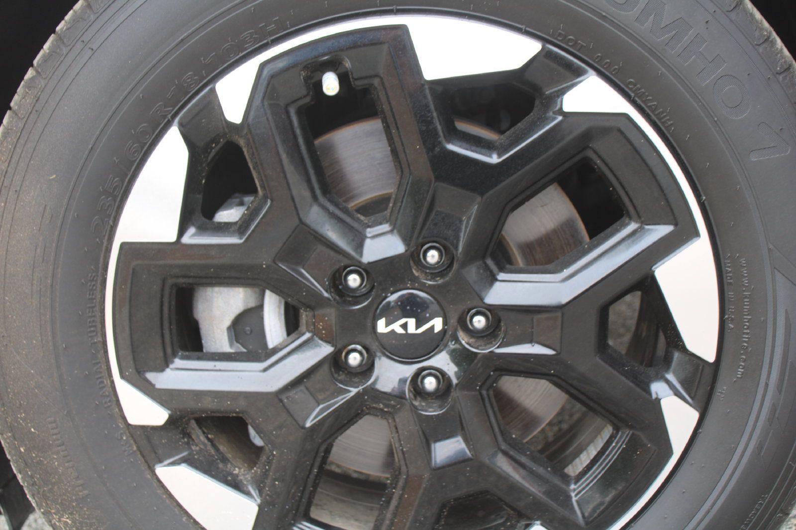 Certified 2025 Kia Sorento S FWD image 17