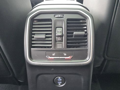 Certified 2026 Porsche Macan AWD/4WD image 22