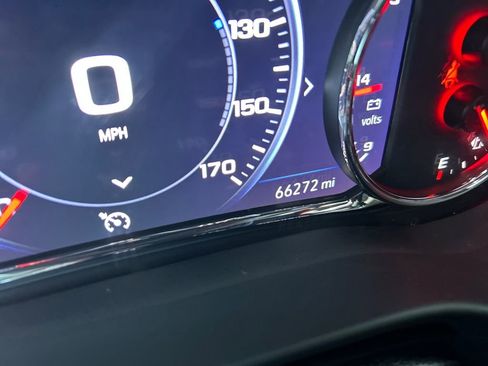 Used 2023 GMC Acadia SLT w/ Technology Package image 11