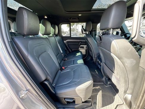 Used 2023 Land Rover Defender 130 SE image 31