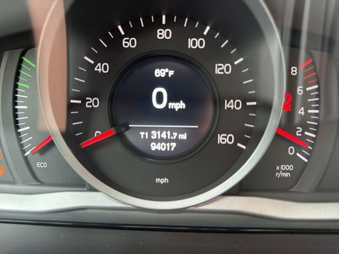 Used 2016 Volvo XC60 T5 w/ Proximity Package FWD image 22