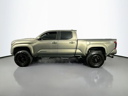 Used 2025 Toyota Tacoma TRD Sport AWD/4WD image 4