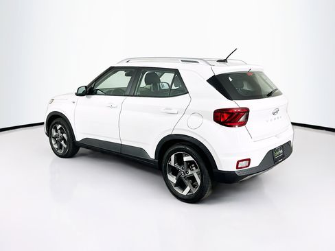 Used 2025 Hyundai Venue SEL image 5