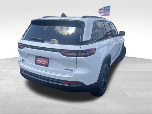 New 2025 Jeep Grand Cherokee Limited w/ Luxury Tech Group II image 16