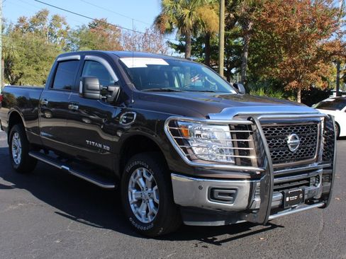 Used 2019 Nissan Titan SV w/ SV Convenience Package image 7