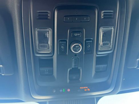Used 2023 GMC Yukon XL Denali AWD/4WD image 36