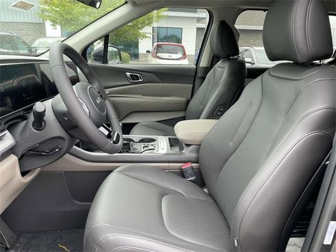 New 2026 Kia Carnival EX image 6