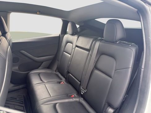 Used 2022 Tesla Model Y Long Range image 26