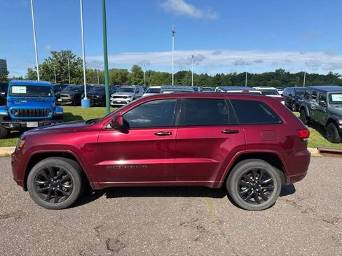 Used 2018 Jeep Grand Cherokee Altitude AWD/4WD image 2