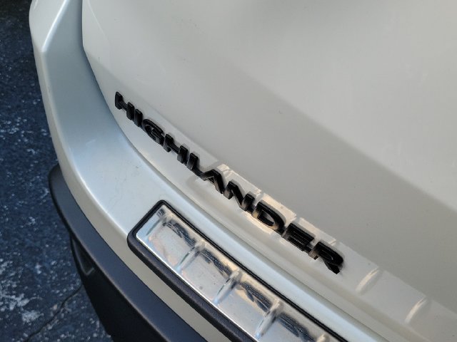 Used 2018 Toyota Highlander XLE FWD image 6