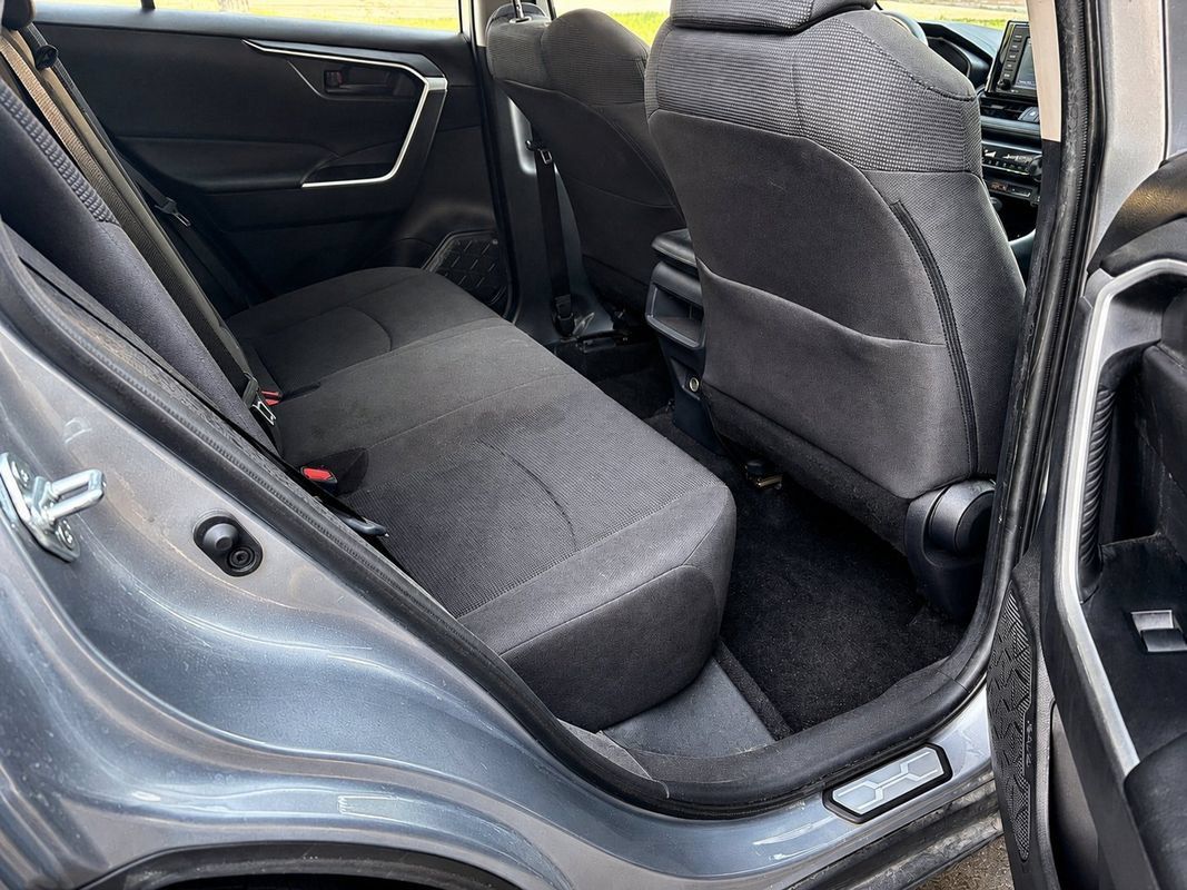Used 2021 Toyota RAV4 LE AWD/4WD image 13