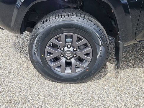 Used 2020 Toyota Tacoma SR5 AWD/4WD image 7
