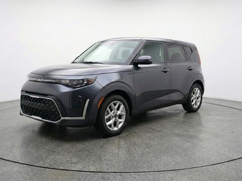 Used 2025 Kia Soul LX w/ LX Technology Package image 3