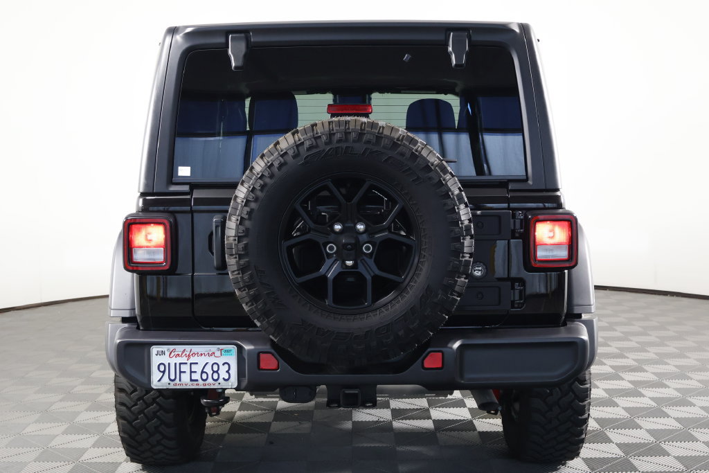 Used 2025 Jeep Wrangler Sport AWD/4WD image 5