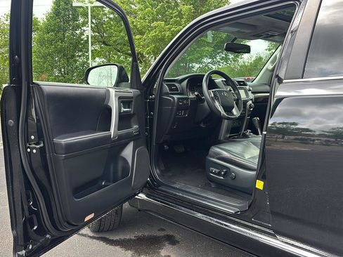 Used 2018 Toyota 4Runner Limited AWD/4WD image 2