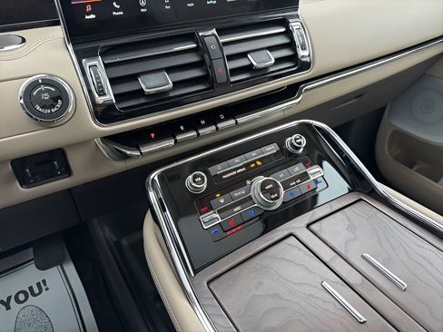 Used 2022 Lincoln Navigator Reserve image 30
