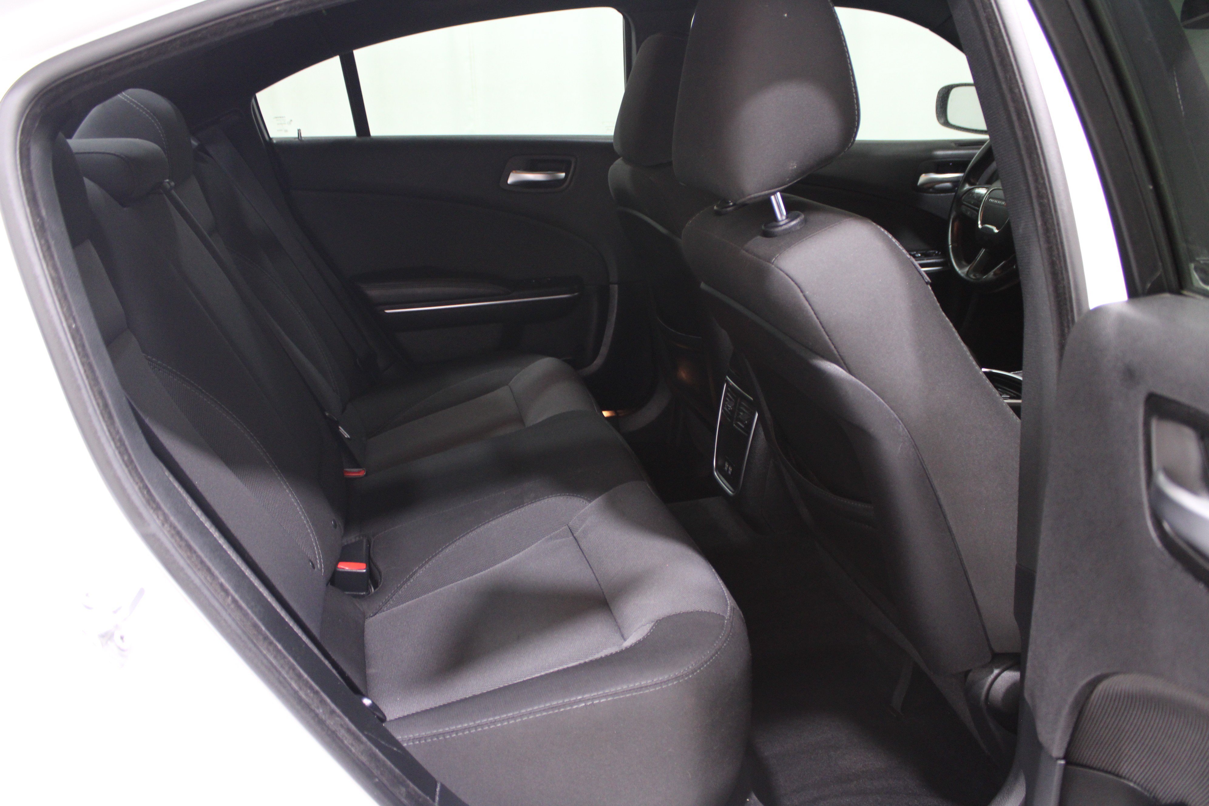 Used 2018 Dodge Charger SXT RWD image 18