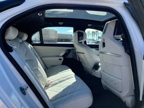 Used 2023 BMW i7 xDrive60 w/ Parking Assistance Package AWD/4WD image 14