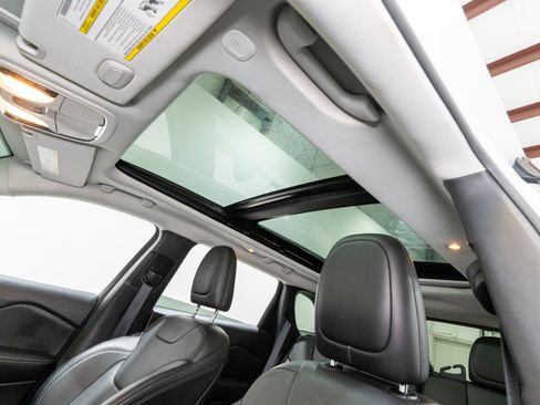 Used 2023 Jeep Cherokee Altitude Lux w/ Lux Elite Package AWD/4WD image 17