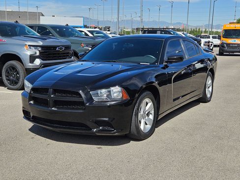 Used 2012 Dodge Charger SE RWD image 8