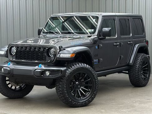 Used 2024 Jeep Wrangler Unlimited AWD/4WD image 1