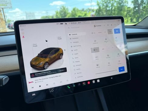 Used 2022 Tesla Model Y Long Range AWD/4WD image 28