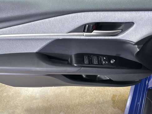 Used 2025 Toyota Camry LE image 5