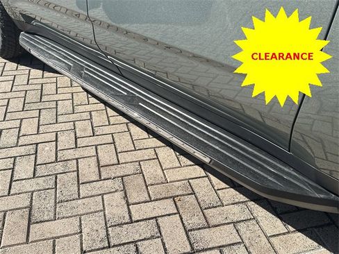 Used 2023 Chevrolet Suburban LT image 33