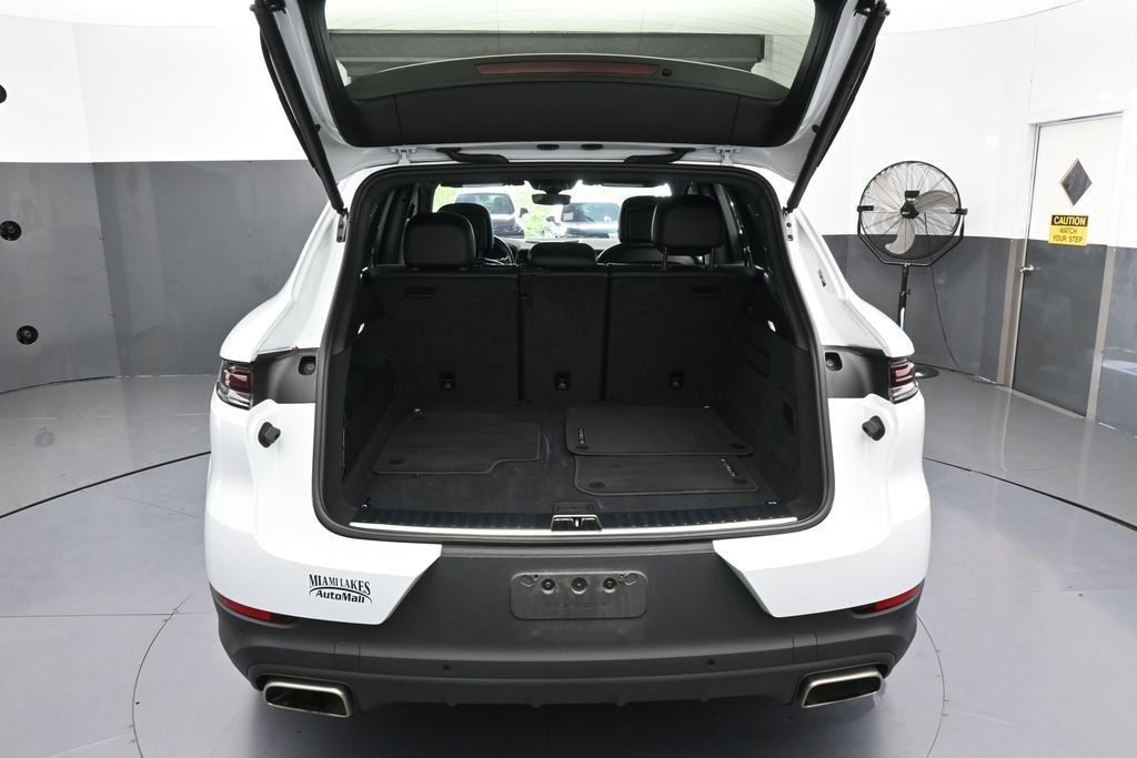 Used 2025 Porsche Cayenne AWD/4WD image 44