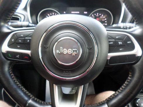 Used 2020 Jeep Compass Limited AWD/4WD image 10