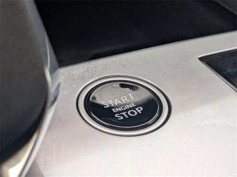 Used 2023 Land Rover Range Rover SE image 19