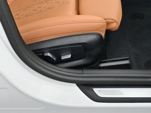 Used 2023 BMW 540i w/ M Sport Package image 33