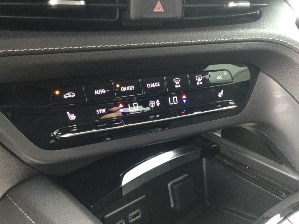 Used 2023 Buick Envision Preferred AWD/4WD image 23