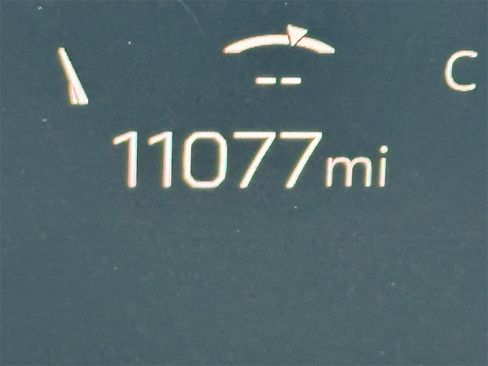 Used 2025 GMC Yukon XL AT4 Ultimate image 36