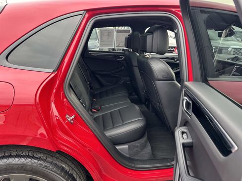 Used 2022 Porsche Macan image 15