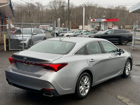 Used 2019 Toyota Avalon XLE w/ Moonroof Package image 5