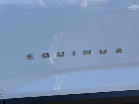 Used 2026 Chevrolet Equinox LT AWD/4WD image 9